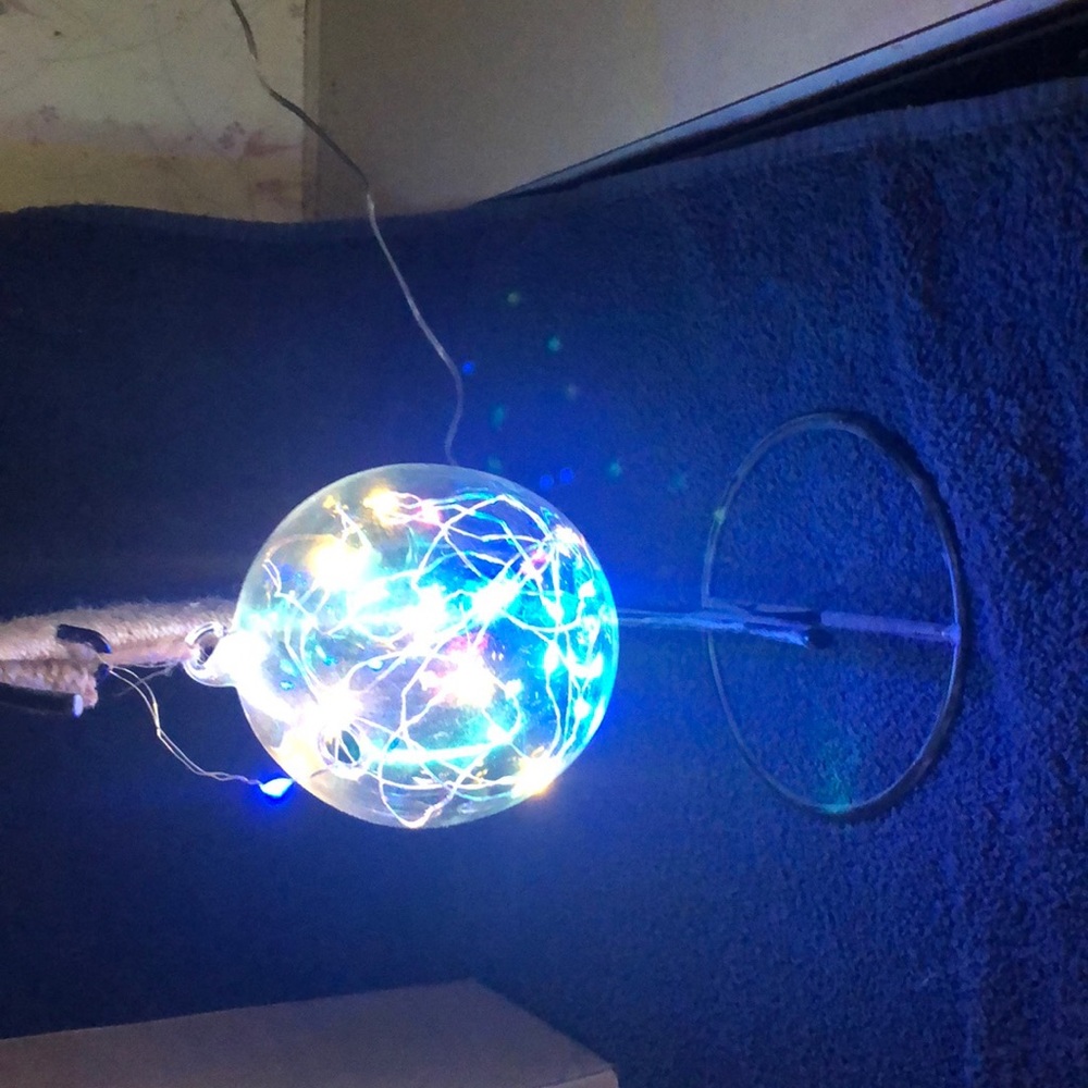 A light - Picture 3 of 9
